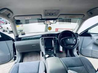A picture of TOYOTA CROWN