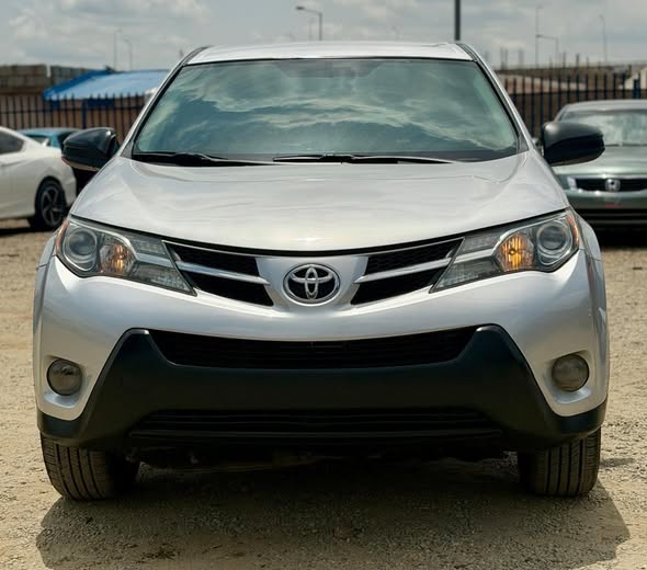 A picture of 2014 Toyota RAV4 tokumbo standard