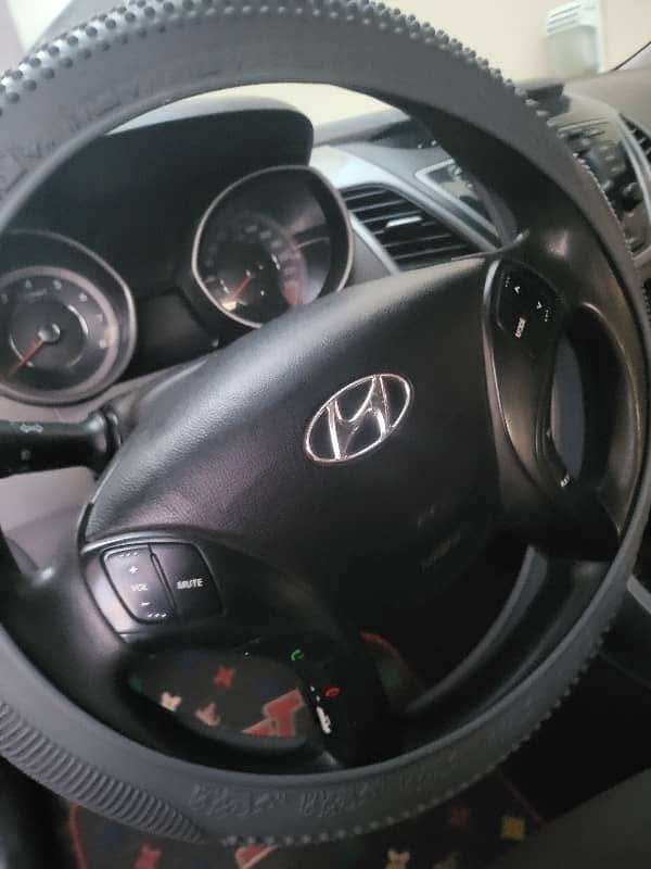 A picture of Hyundai Elantra 2014