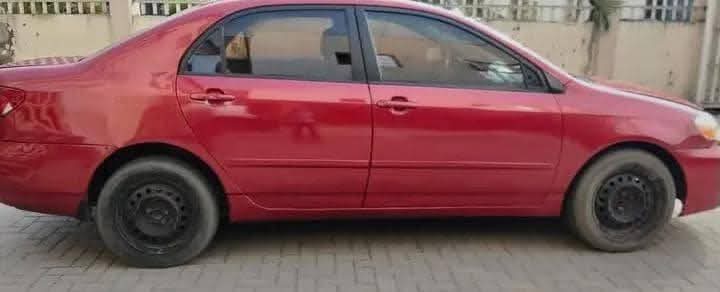 A picture of 2004 Toyota 2005