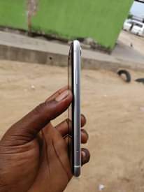 A picture of iPhone XR gb 64