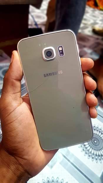 A picture of SAMSUNG GALAXY S6 Edge GB 32 RAM 2 imenyooka sana