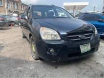 A picture of 2006 Kia Carren 3rows