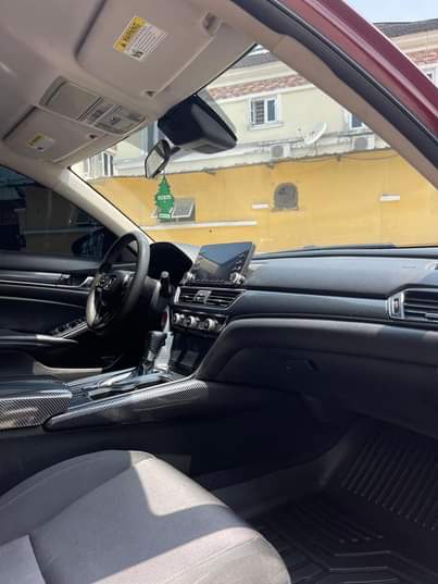 A picture of Honda Accord 2017
