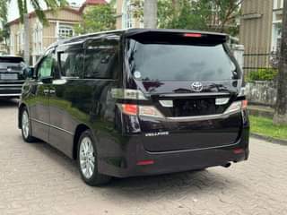 A picture of TOYOTA VELLFIRE