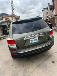 A picture of 2013 model HIGHLANDER TOKS STANDARD FULL OPTIONS KEYLESS THUMBS START