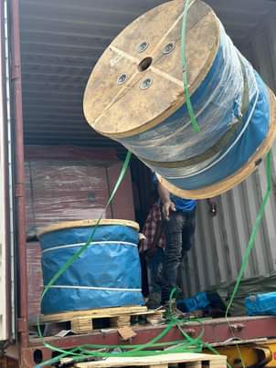 A picture of Compressor and Wire Rope