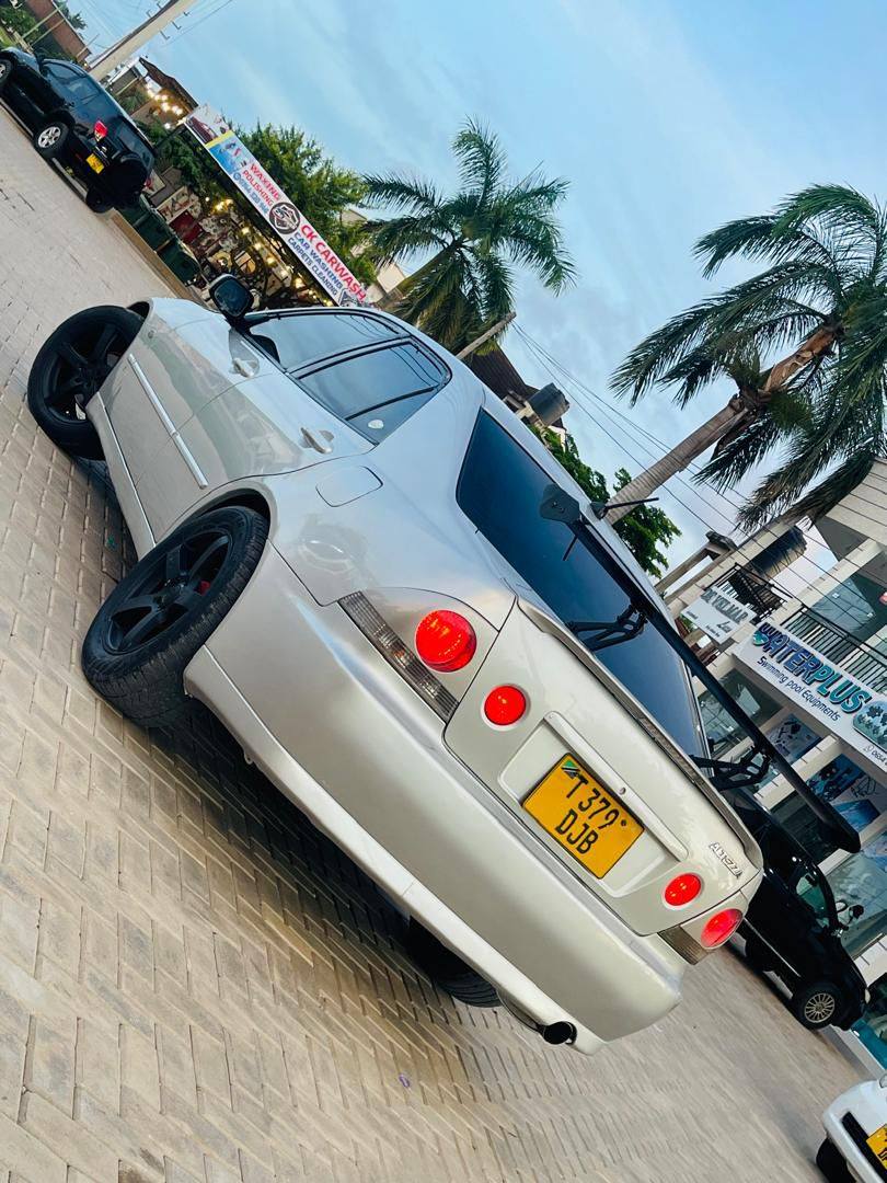 A picture of TOYOTA ALTEZA 0685044002