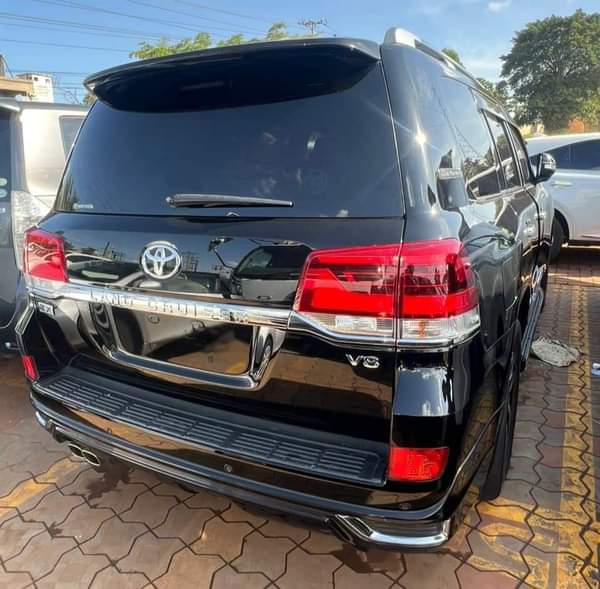 A picture of 330 Million 2017 Petrol WhatsApp 0776 245142