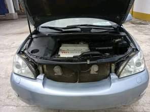 A picture of highest grade Rx330 model Bluetooth Connection Untouched Dashboard Catalyst Intact