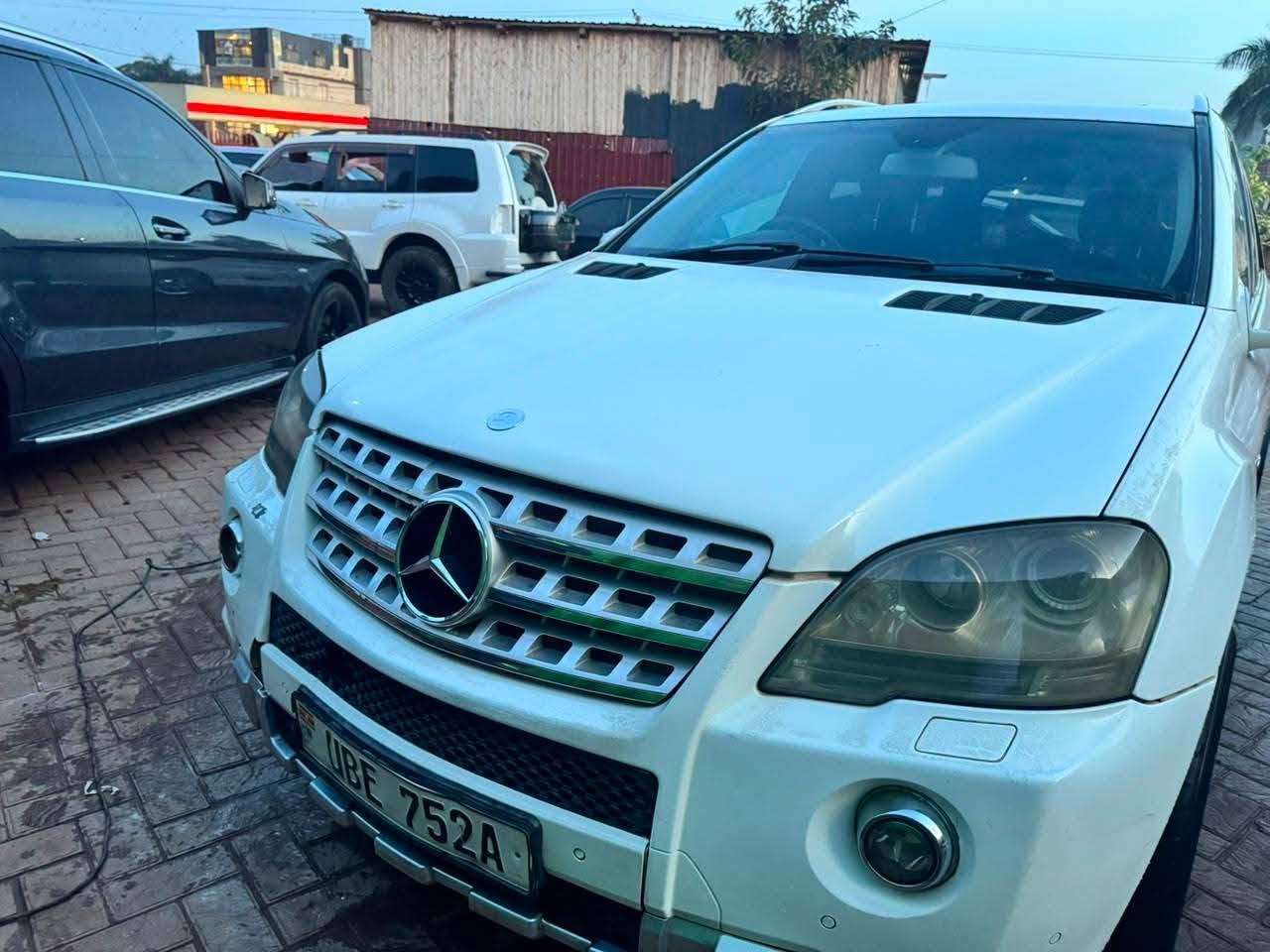 A picture of BENZ 25 5M CALL 0701488581 WHATS APP 0776417404