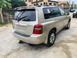A picture of Toyota Highlander limited 3 seater rool 2006 2007 model