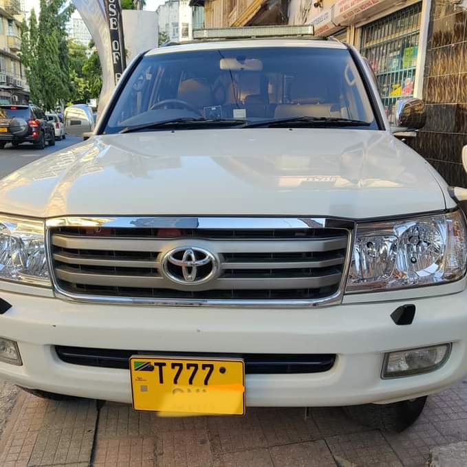 A picture of For Sale Land cruiser 100 series
