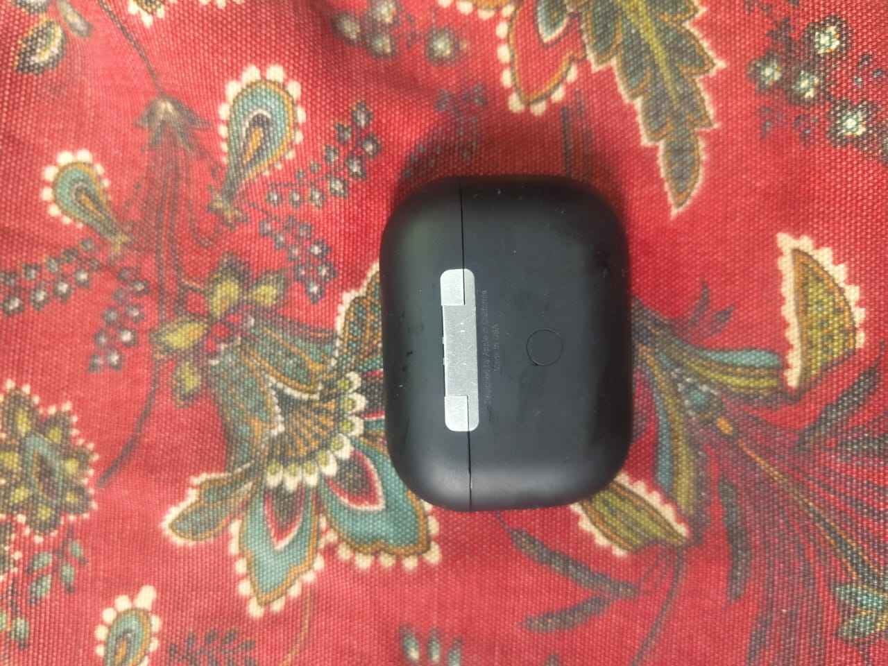 A picture of AIRPODS PRO