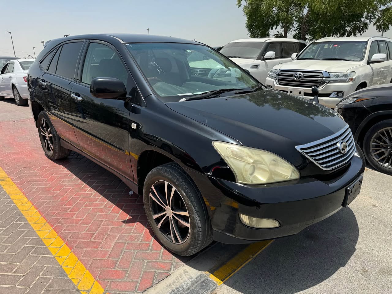 A picture of Toyota Harrier 2008 6200 usd