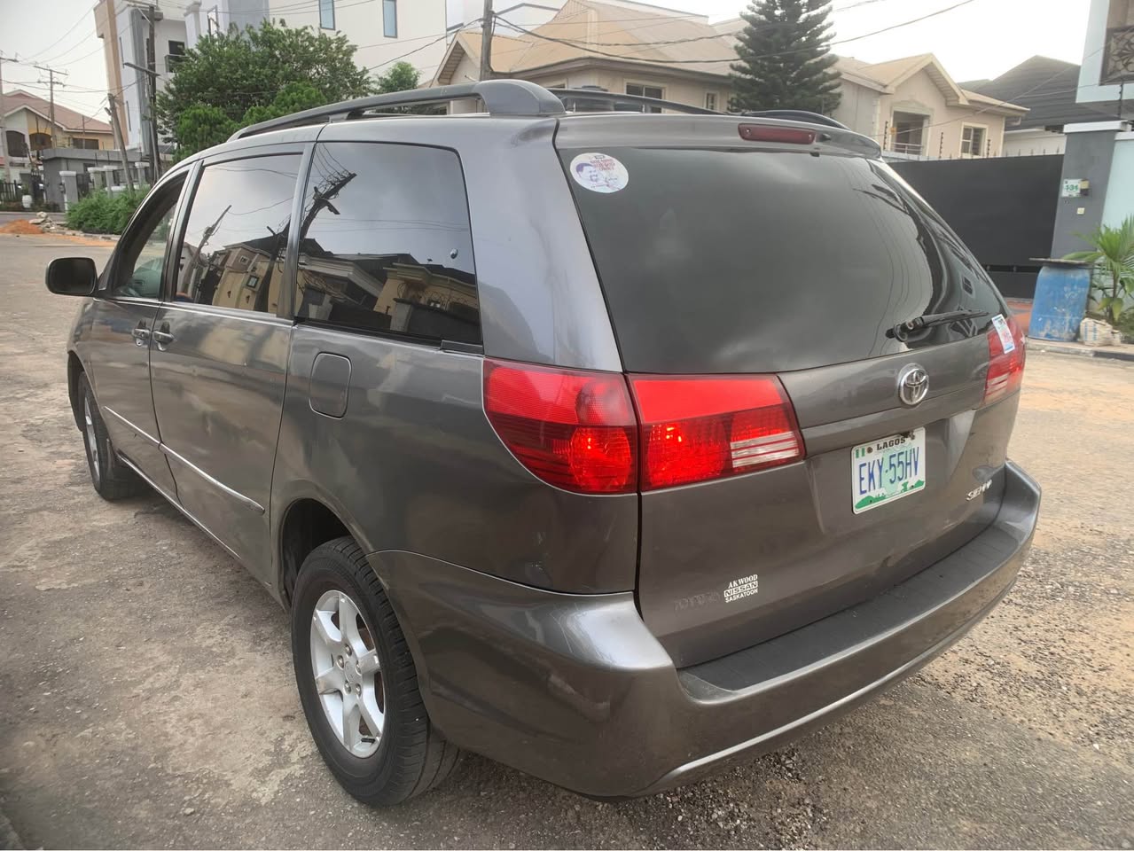 A picture of Toyota sienna 2005 model