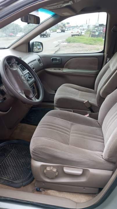 A picture of 2003 small sienna AC chilling Sweet and silent engine Gear