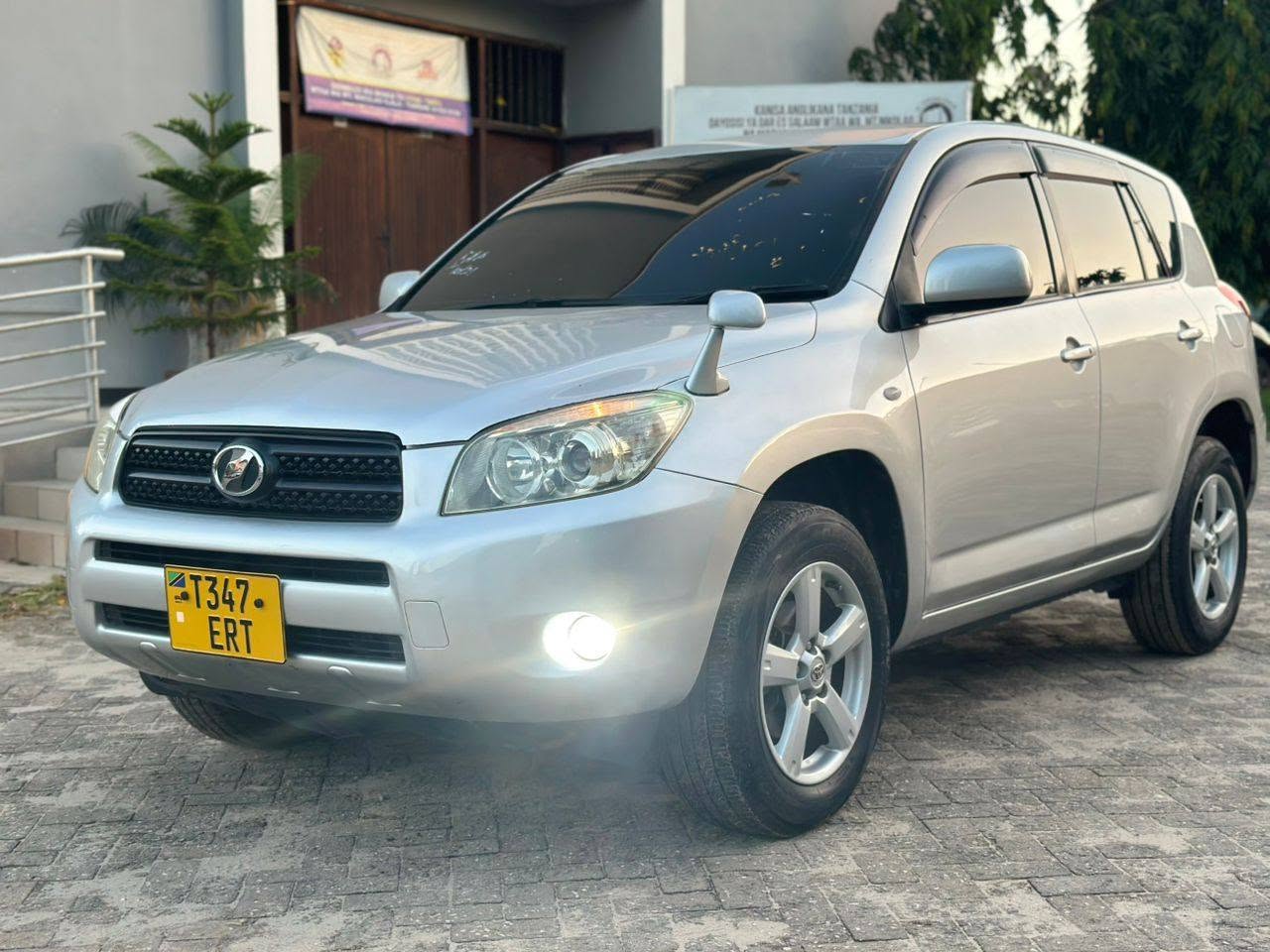 A picture of RAV4 MISS TZ Year 2007 Cc 2360 Mileage 40 000