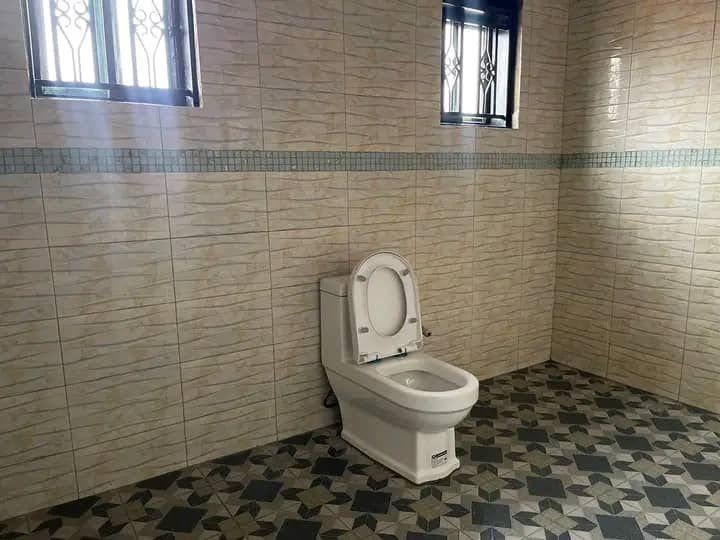 A picture of Double room for rent location bukooto
