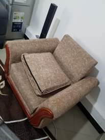 A picture of Sofa La wawili1 na La mmoja1 Njoo na Offer Location