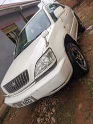 A picture of TOYOTA HARRIER 12 000 000 2000 MODEL 3 0CC CALL