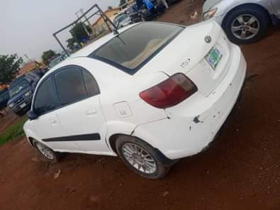 A picture of low budget car 2008 model Kia Rio manual transmission going