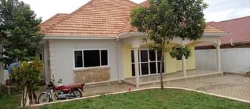 houses kireka