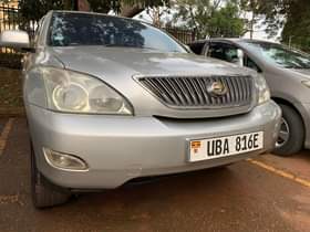 A picture of Toyota Harrier Model 2004 Engine 2 4cc Price 30M 0709788048