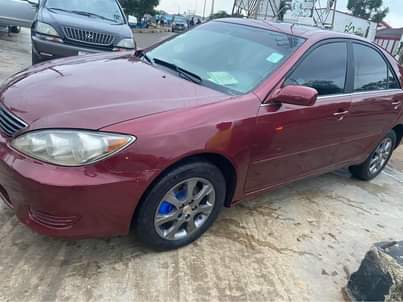 A picture of Toyota Camry 06 available