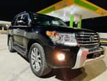 A picture of TOYOTA LANDCRUISER V8