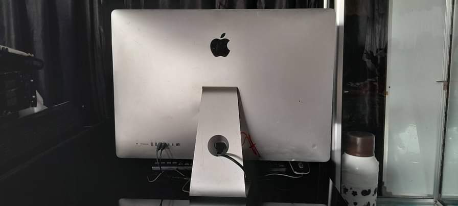 A picture of NJOO UOKOTE IMAC nyembamba nch 27 ram 32gb ssd 3000gb
