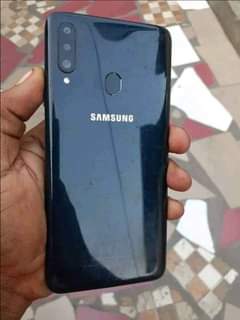 A picture of Samsung a20s