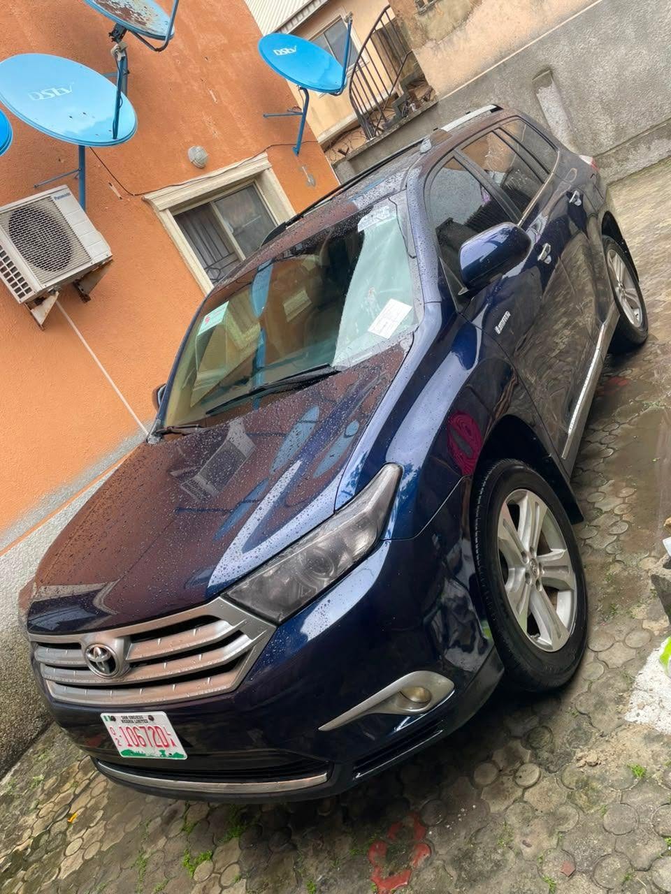 A picture of 2012 Toyota highlander