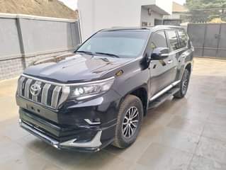 A picture of Land cruiser Prado 2012