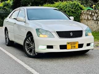 A picture of Toyota Crown athlete Full documents Price 13 6 Gari ninzulisana