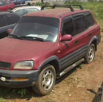 A picture of Toyota Rav 2000 registered