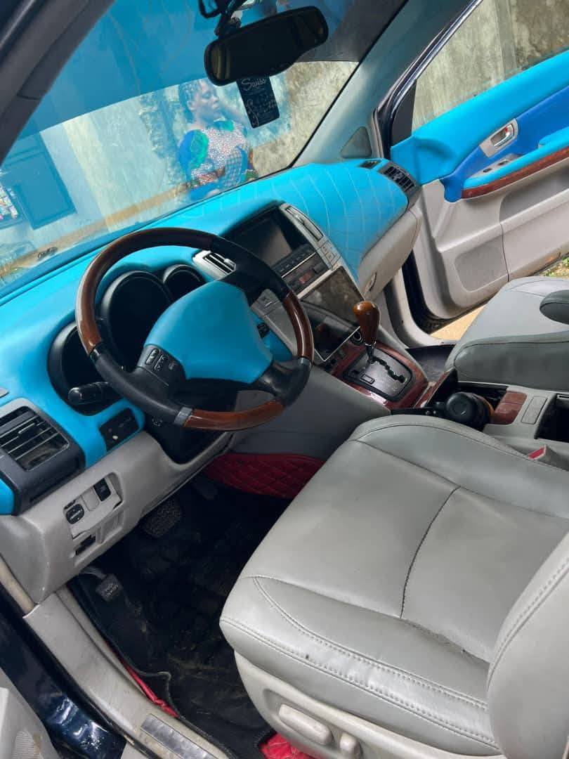 A picture of DEALER S DEAL LEXUS RX330 FOR 4.5M