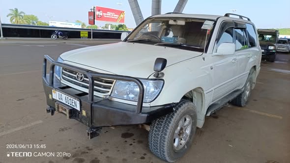 A picture of Toyota land cruiser 100 series 1HD FTE diesel for sale