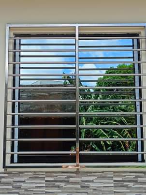 A picture of Tunapatikana Wazo Hill Container Kottena Unashuka Kituo cha Montanah Tunaangaliana