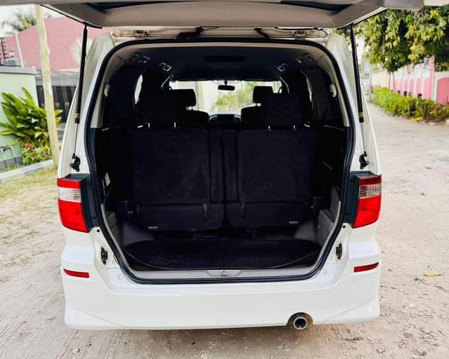 A picture of Toyota Alphard