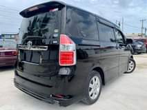 A picture of Toyota Noah