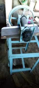 A picture of HII NI MASHINE YA MKONO YA KUKAMUA JUICE YA MUWA
