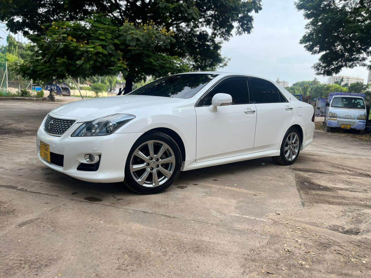 A picture of Toyota Crown Athelete