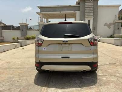 A picture of SUPER CLEAN 2016 FORD ESCAPE