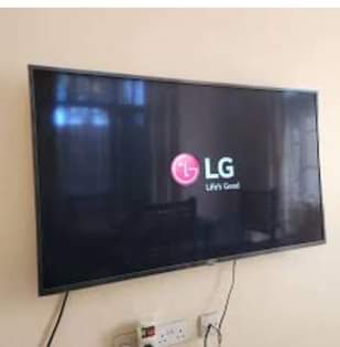 A picture of LG na Hisense nch 32 chagua nikupe bei piga 0753027005