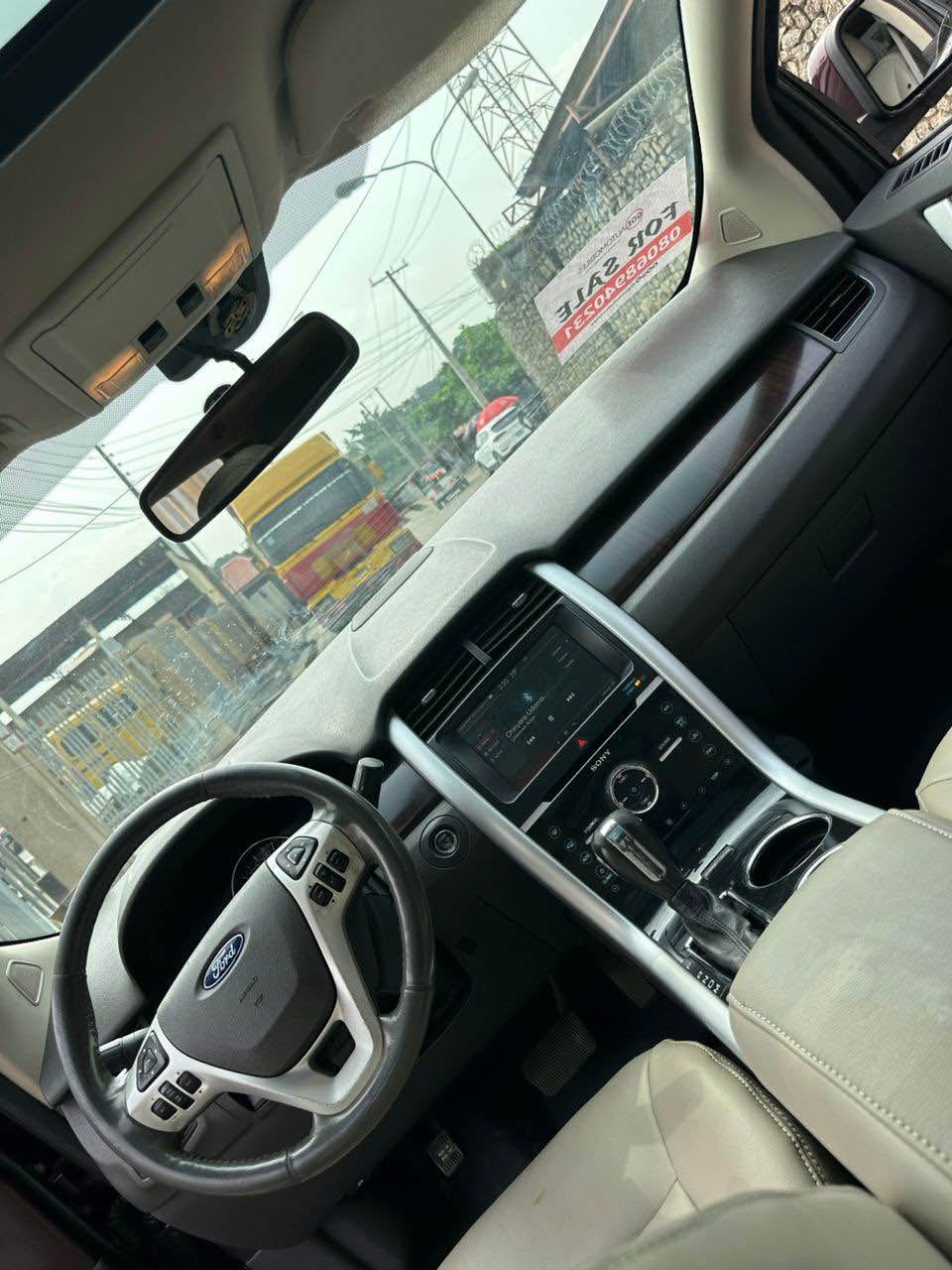 A picture of well maintained 2013 Ford edge