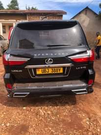 A picture of 2012 Lexus 570 4
