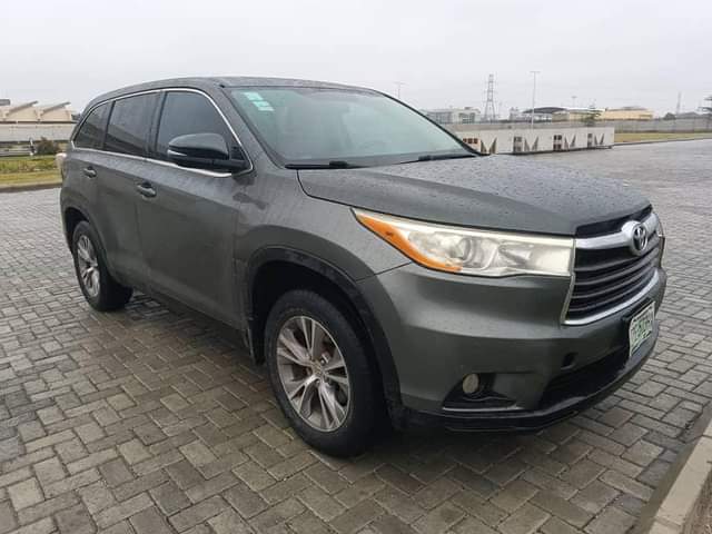 A picture of 8month used 2014 Highlander pure first body Tokunbo standard Untempered