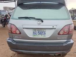 A picture of Dealer Deal Lexus RX 300 2000 with good engine gear