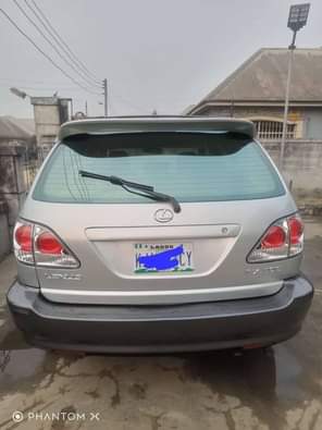 A picture of Belgium grade Lexus Rx 300 2002 model silent engine with